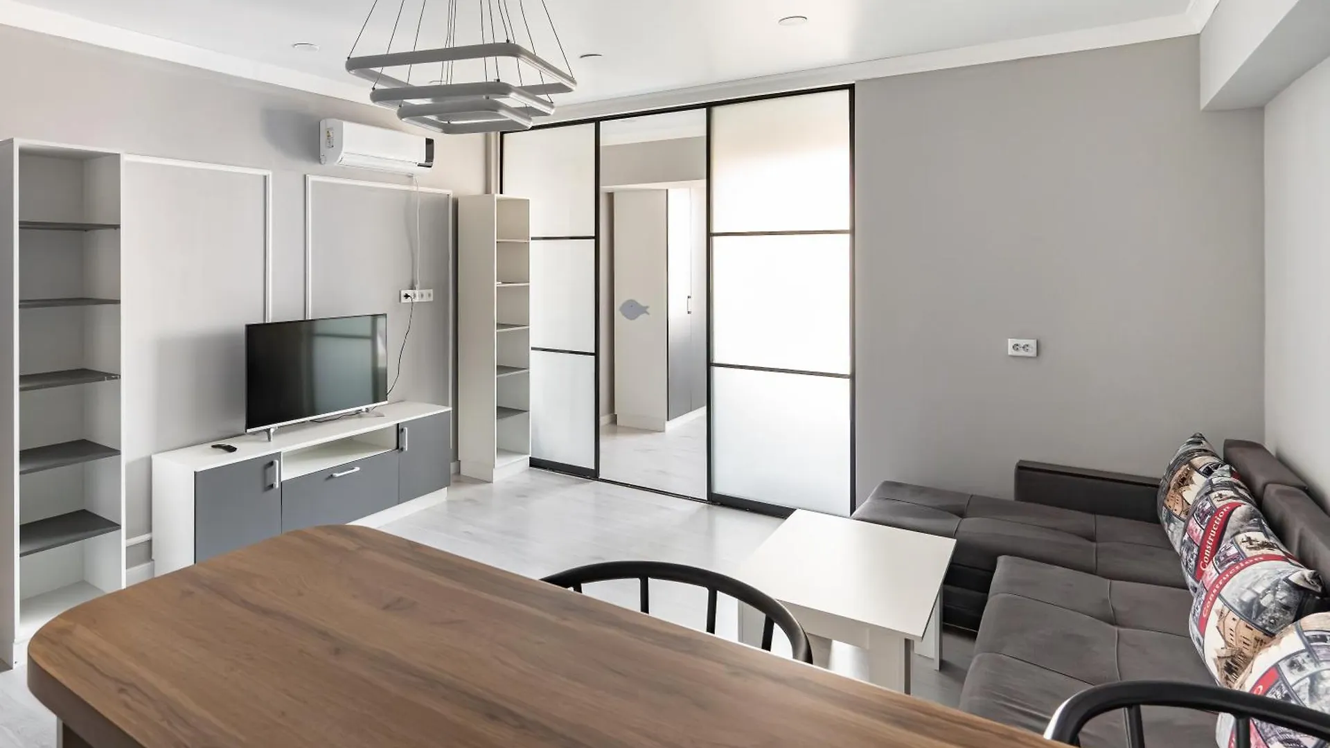 One Bedroom Apartment Near Arbat In The Heart Of Almati